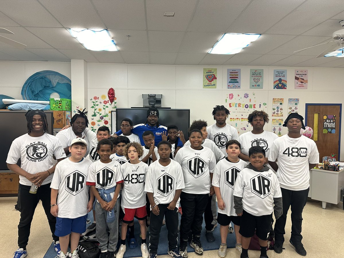 #Mentoring programs in communities can significantly reduce youth crime rates.For example,a report by Big Brothers Big Sisters of America found that their mentored youth were 46% less likely to start using illegal drugs &amp; 27% less likely to start drinking compared to their peers.