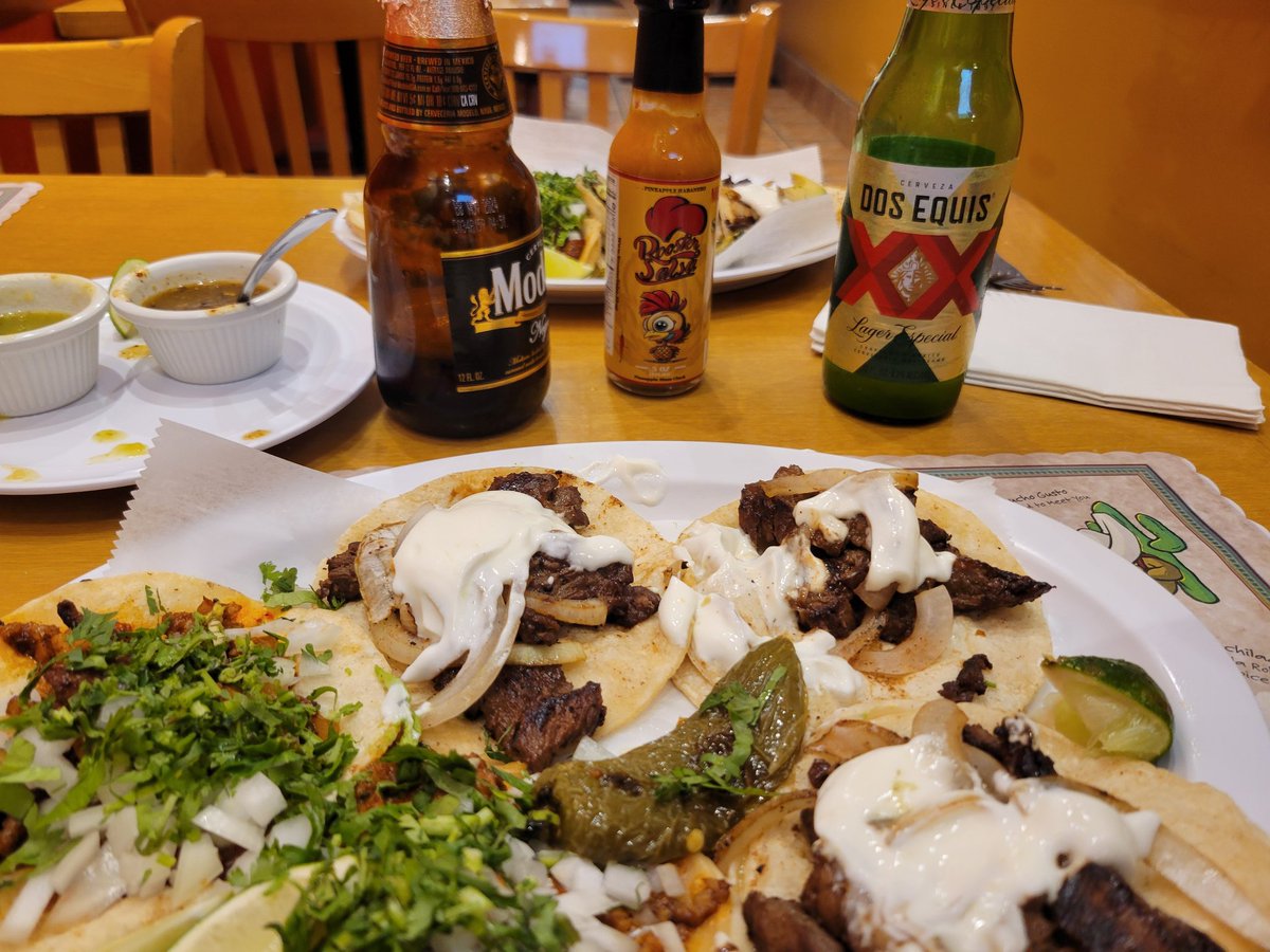 Mauii_MW's tweet photo. Today was the day I got to hang out with @cyberskeletor69 again. Love meeting @RoosterCartel holders and supporters and we got a new Rooster Salsa fan while we were eating with our @RoosterSalsaLLC at the restaurant 😄 I take that bottle everywhere best way to spread the word. Lfg had a great time bro. You already know next meet up!