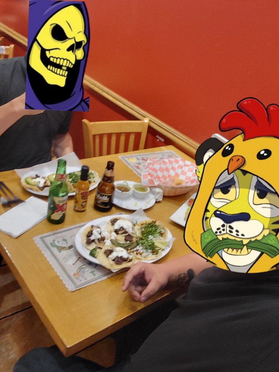 Mauii_MW's tweet photo. Today was the day I got to hang out with @cyberskeletor69 again. Love meeting @RoosterCartel holders and supporters and we got a new Rooster Salsa fan while we were eating with our @RoosterSalsaLLC at the restaurant 😄 I take that bottle everywhere best way to spread the word. Lfg had a great time bro. You already know next meet up!