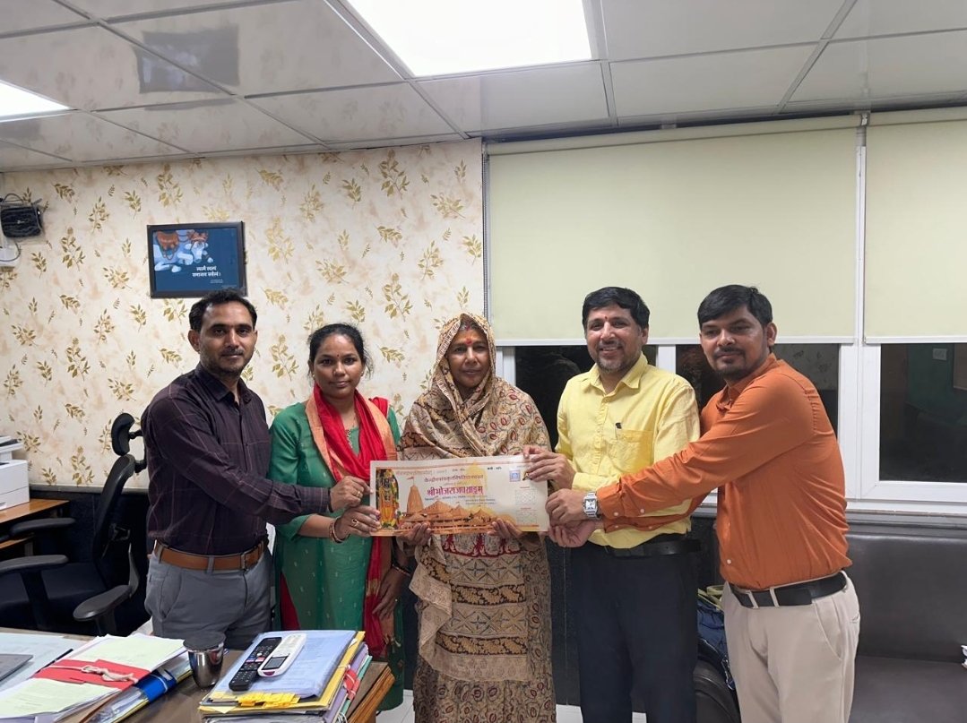A warm moment of happiness <a href="/CentralSanskrit/">CENTRAL SANSKRIT UNIVERSITY</a> where Padma Shri Smt.Santosh Yadav is being welcomed by officials who inked a record globally to be thefirst woman to climb the Mt. Everest twice. 
    Hon'ble VC Prof <a href="/shrivarakhedi/">shrinivasa varakhedi</a> extended pleasure <a href="/EduMinOfIndia/">Ministry of Education</a> <a href="/ugc_india/">UGC INDIA</a> 
Ajay PRO