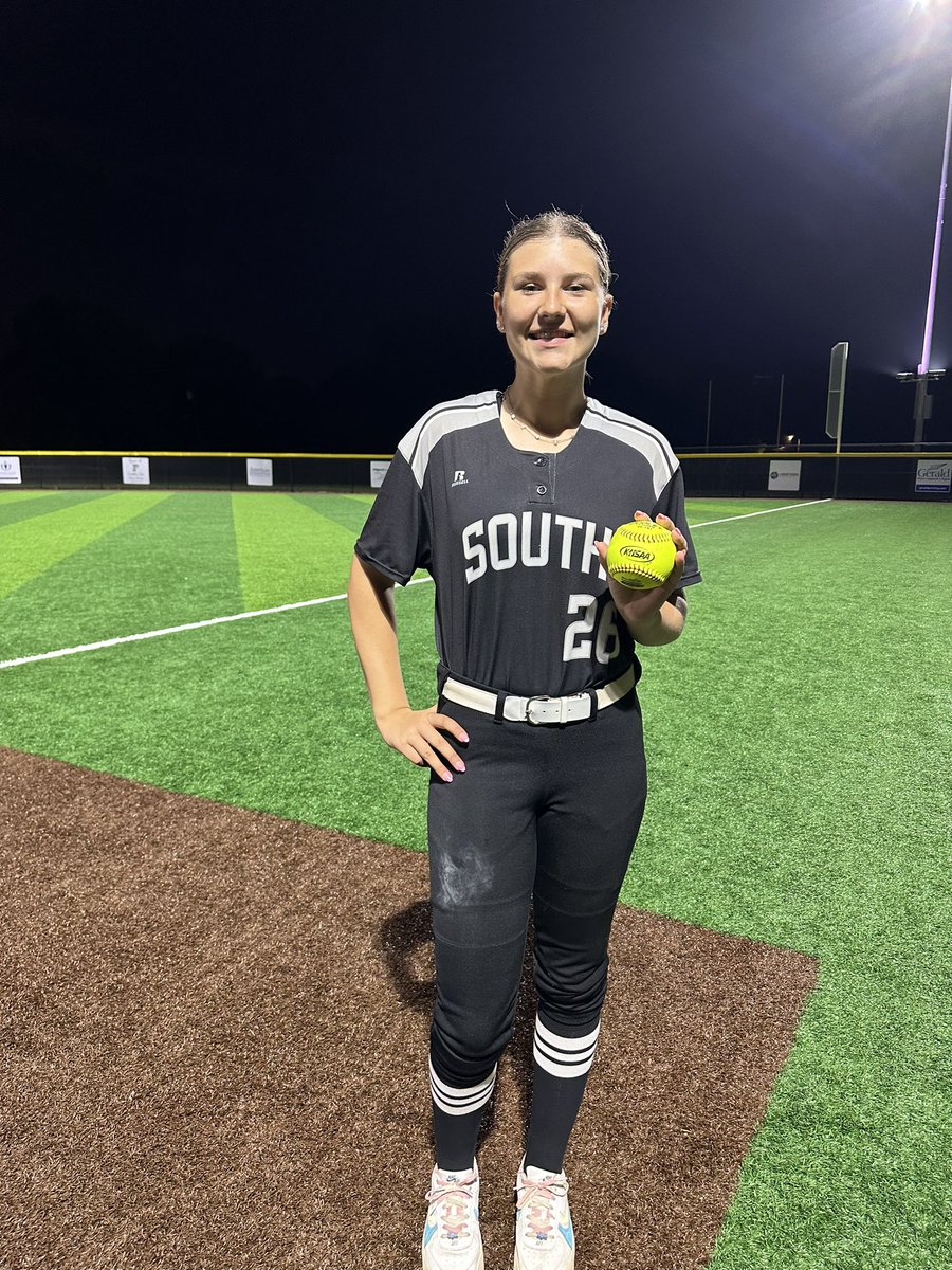 SWSoftball's tweet photo. 🏆 2024 14th District CHAMPIONS 🏆

Your SPARTANS defeat Greenwood 7-1! @LaylaOgden1 pitching performance was on 🔥 w/ 15 Ks! @HHolloway2026 hits a solo 💣 @Russell_2026 3-3. SPARTANS combine for 13 HITS! 

#allin

🥎🖤⚔️ WAY TO GO SOUTH! ⚔️🖤🥎 https://t.co/4hhqHjXqsd