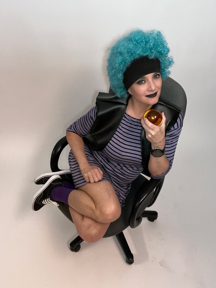 May 22 is #WorldGothDay &, each year, my friend @sindiroocosplays & I share a #Goth version of one of a #cosplay. This year, I’m presenting my Goth #AfroBulma. I’m happy I finished her in time this year. 😊🖤💙 #gothbulma #gothafrobulma #bulma #bulmacosplay #bulmabriefs #dbz