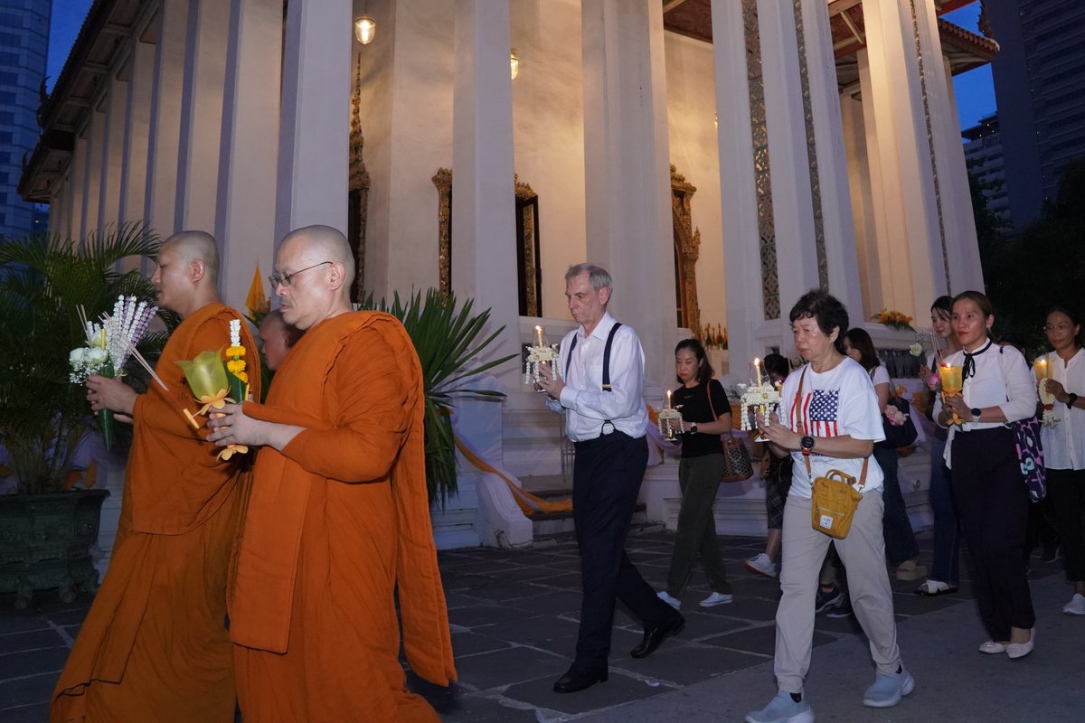 Yesterday I visited Wat Pathum Wanaram for Visakha Bucha Day, which commemorates the three major events in the life of the Buddha: his birth, enlightenment and passing away. Led by Assistant Abbot Phramaha Chanchai Chayaputto, it was very special to circle the ordination hall