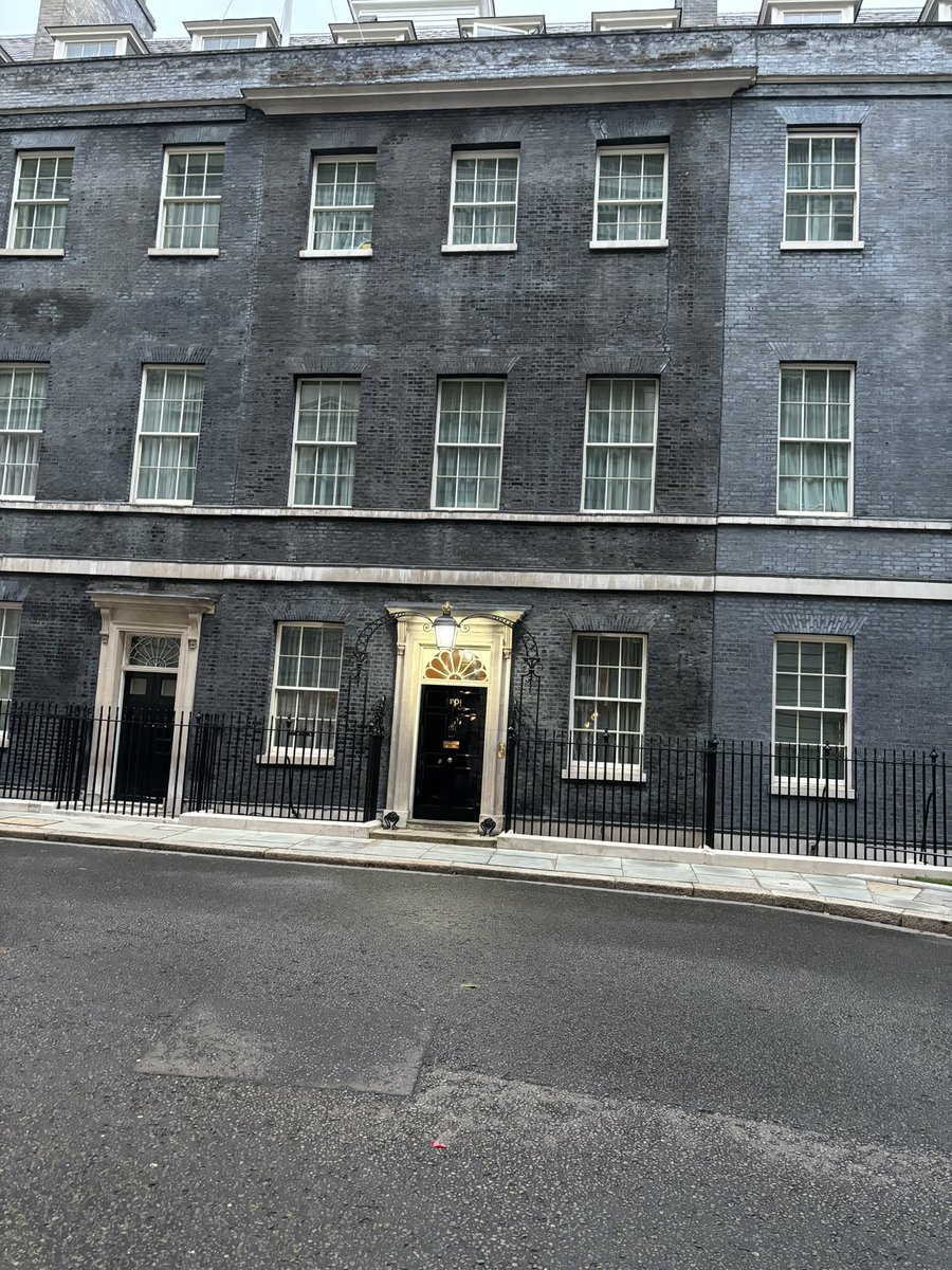 ralphpmiller's tweet photo. Morning from Downing Street on Day 1 of the election campaign. We’ll have all the latest with @BBCBreakfast from 6. https://t.co/gaSUGsESYE