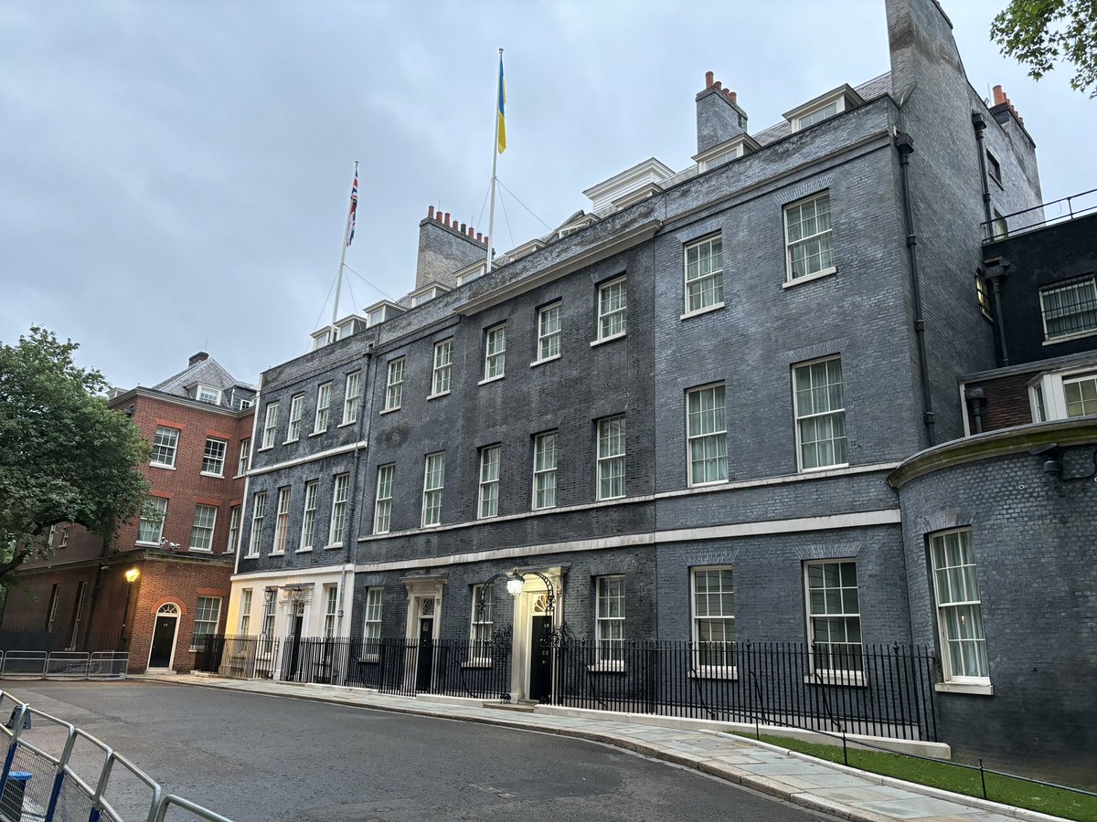 ralphpmiller's tweet photo. Morning from Downing Street on Day 1 of the election campaign. We’ll have all the latest with @BBCBreakfast from 6. https://t.co/gaSUGsESYE