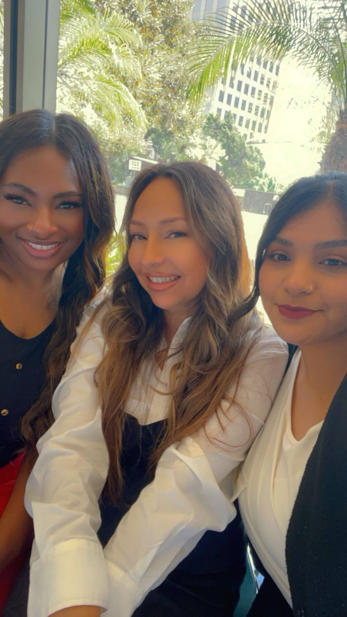 DeezTweetin's tweet photo. Fun with the coworker friends today… BizDevelopment, Marketing &amp; Financial Services in the house! 😜 https://t.co/YLYXfFqliA