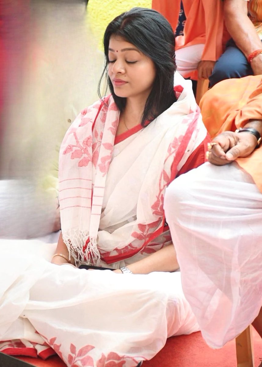 ॥अप्प दीपो भव:॥

अपना प्रकाश ख़ुद बनो 

बुद्ध पूर्णिमा की शुभकामनाएँ 🙏🏽🌸