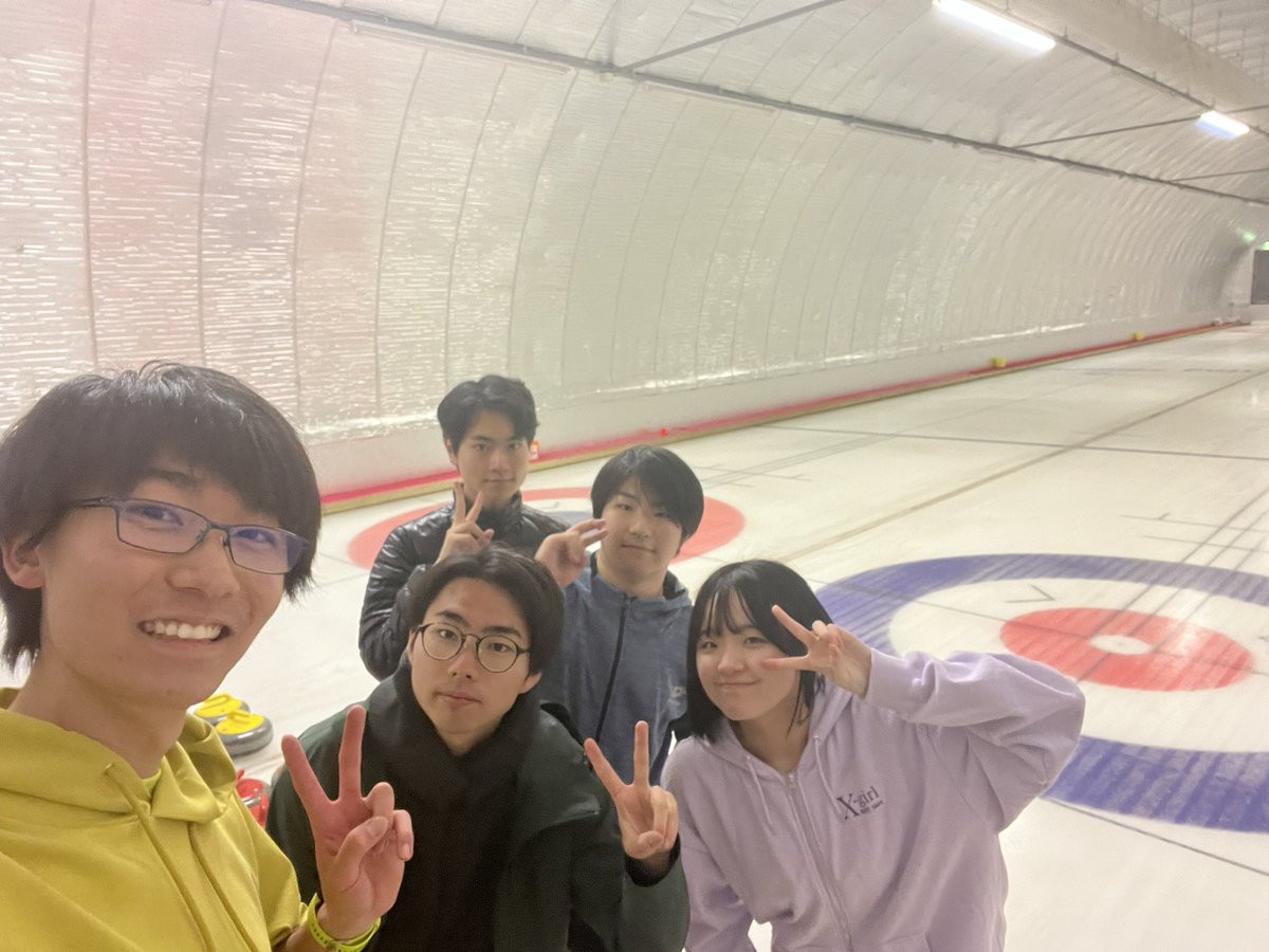 rikkyo_curling's tweet image. 5/19(日)に山中湖のカーリング場「Curlplex Fuji」で体験会を行いました！
とても楽しい体験会でした。

以上で2024年度SPCCの新歓は終了です。1度でも来てくれた方、ありがとうございました！
SPCCでは年中入会を受け付けているので興味のある方はお気軽にDMくださいね♪

#SPCC #curling #カーリング