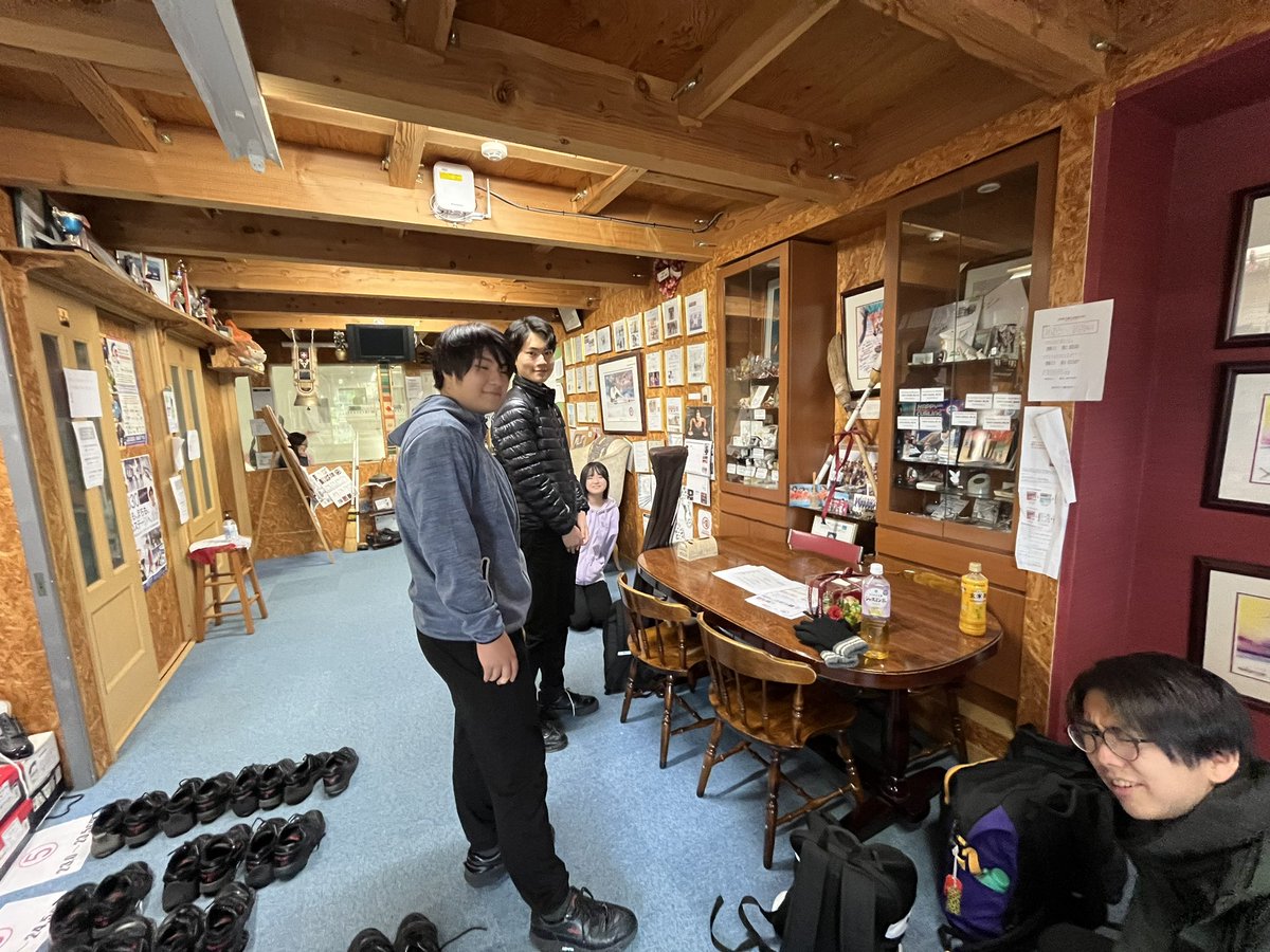 rikkyo_curling's tweet image. 5/19(日)に山中湖のカーリング場「Curlplex Fuji」で体験会を行いました！
とても楽しい体験会でした。

以上で2024年度SPCCの新歓は終了です。1度でも来てくれた方、ありがとうございました！
SPCCでは年中入会を受け付けているので興味のある方はお気軽にDMくださいね♪

#SPCC #curling #カーリング