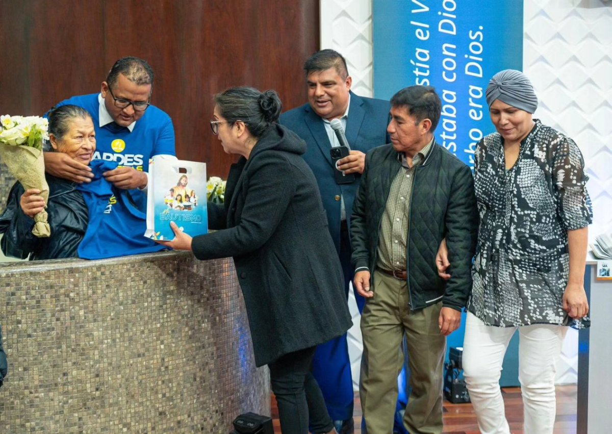 PrMontalvan's tweet photo. Vivimos momentos de inspiración,evaluación,desafíos y renovación con la Palabra Viva,la visión RID y la misión.
Queremos pasar del 1.3% al 2% de adventistas en nuestra población territorial. Creemos que "Cuando lideramos con el ejemplo, la misión avanza con un fervor intenso" https://t.co/0k4PsVqhU5