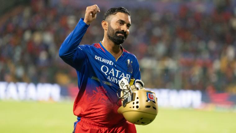 SmritiSharma110's tweet photo. Happy Retirement DK !!! You and your contributions will always be remembered 🥺❤️ The best finisher 💗 You were and you are the best ✌️
#dineshkarthik #rcbvsrr #ipl https://t.co/2QK1gQUoA6