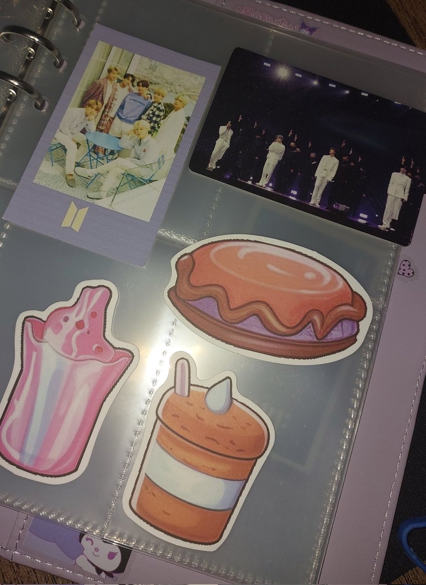 rkivest4r's tweet photo. [★! 𝟿𝟽] Feedback ⋆ POSITIVO ⋆ para @karolcaral que me vendeu os cards dos JinHope sofazinho!

Tá válido um feedback esquecido?! Esqueci de abrir o pacote quando cheguei do trabalho hahahah

Tudo SUPER EMBALADO e lindos brindes. Obrigada por essas lindezas, Karol! 🎀 https://t.co/MWJeahGXE2