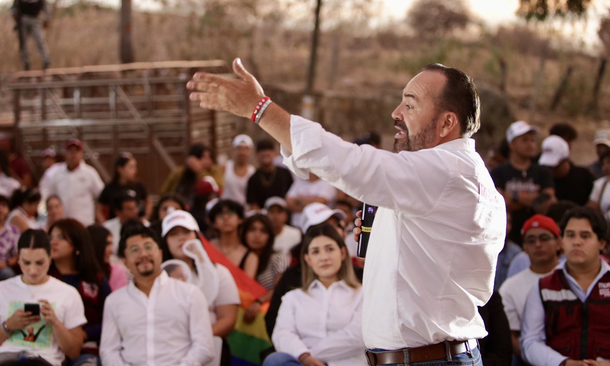 SergioChavez_D's tweet photo. Cerramos con broche de oro, con las SCHavizas de Tonalá! Que importante es que nuestros jóvenes estén viviendo estas elecciones que serán históricas, juntos con ellas y ellos vamos a llevar a todo Tonalá al tren de la transformación. 
¡Que viva las SCHavizas!. #SCH https://t.co/U3tfz93MEh