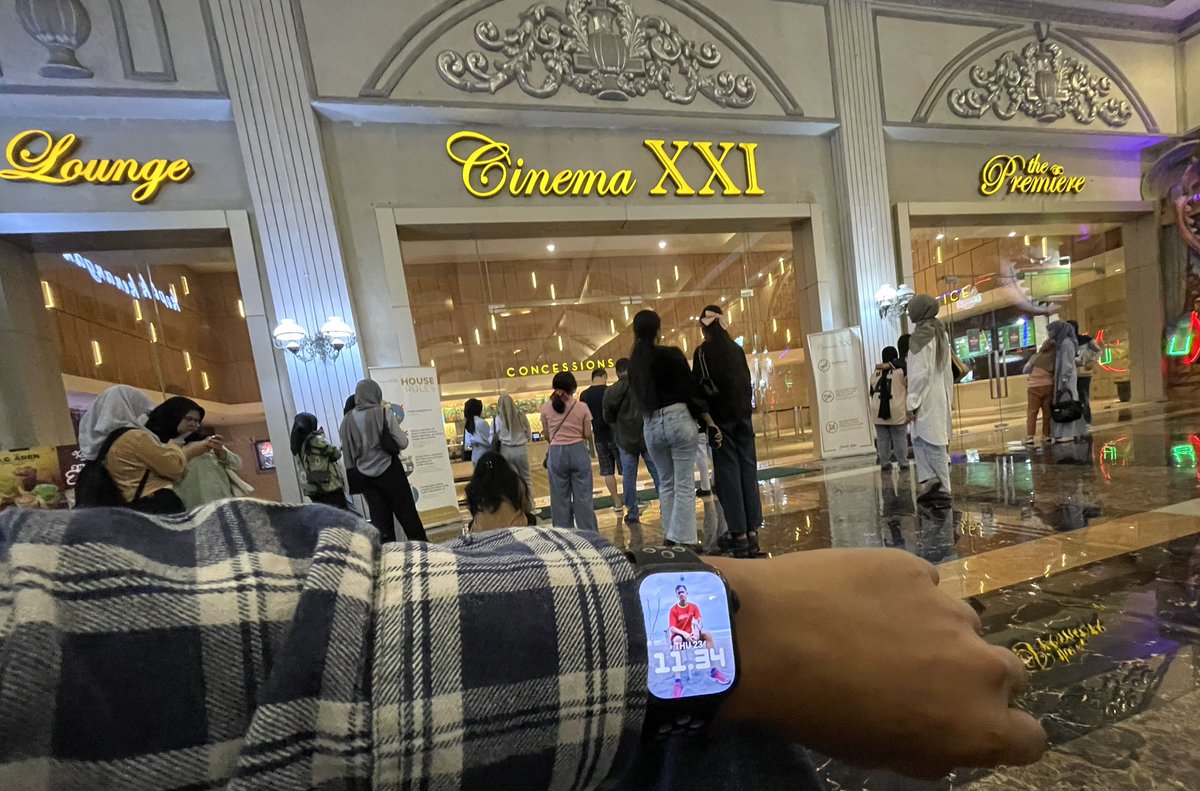 fendifelix's tweet photo. Udah jam 11.34 tp blum juga loketnya. Padahal dah pd nunggu depan bioskop.
Ngaret banget.

@cinema21  @Jogjacitymall https://t.co/BXCx4AbZqM