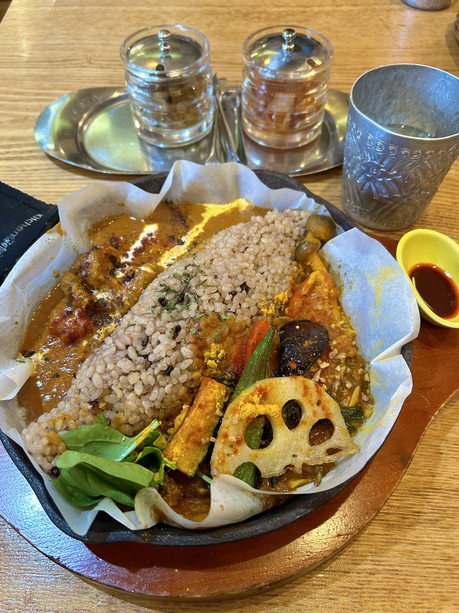 ハーフ&ハーフカレー (匠えんカレーと野菜カレー) #ランチ 　鉄板カレー 匠えん