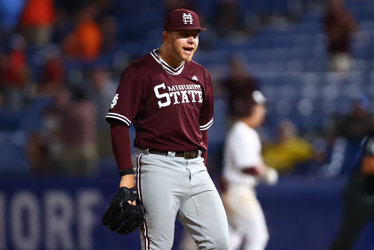HailStateBB's tweet photo. That winnin’ feeling 

#HailState🐶 https://t.co/iAuS6zseOH
