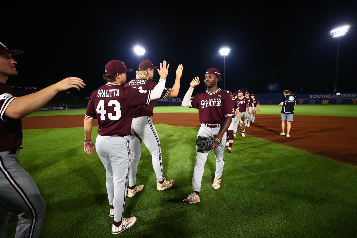 HailStateBB's tweet photo. That winnin’ feeling 

#HailState🐶 https://t.co/iAuS6zseOH