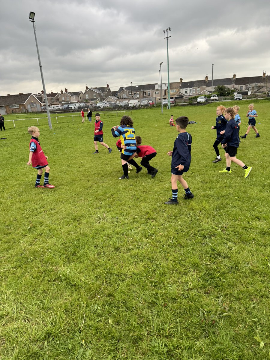Awesome ‘Introduction to Contact’ CPD last night with @minimulesrugby U8’s and U9’s🙌🏻 Hopefully plenty to take away for both coaches and players going into next season🤝 Thank you to the coaches for your engagement and to all the players for your hard work!🏉
