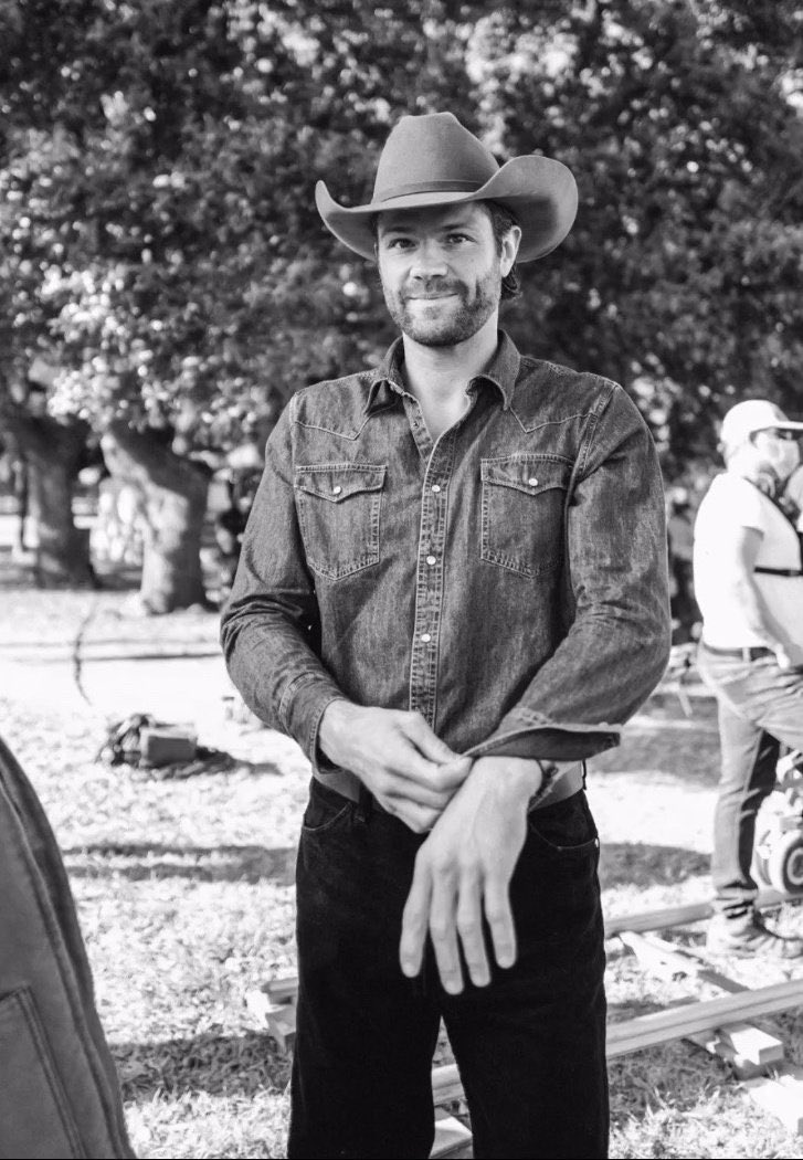 are his hands actually that big????