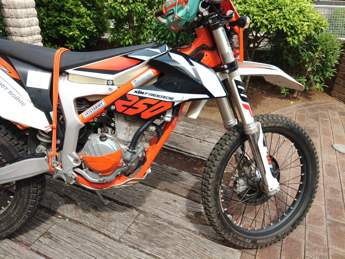 KTM819O4's tweet photo. #バイク押し #136bpm https://t.co/dXUg37z5BG