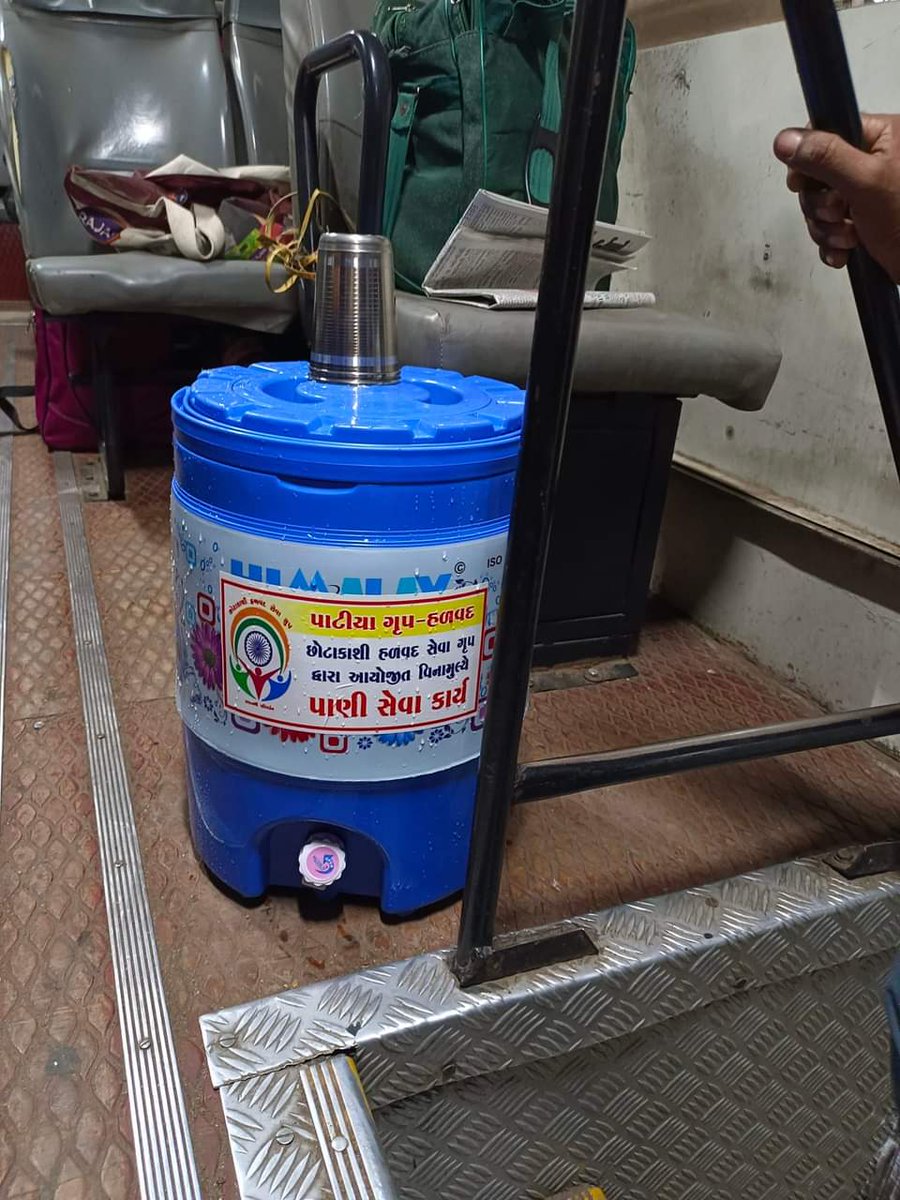TapanDaveHalvad's tweet photo. આ કાળઝાળ ગરમી માં પણ ગુજરાત ની જનતા માટે સતત સેવારત ગુજરાત એસ.ટી વિભાગ ના ડ્રાઈવર અને કંડકટર મિત્રો ની હળવદ બસ સ્ટેન્ડ ખાતે આરોગ્ય લક્ષી તપાસ કરવામાં આવી અને નાસ્તો પાણી અને અન્ય સુવિધાઓ પણ પૂરી પાડવામાં આવી
#patiyagroup #chhotakashigroup
@sanghaviharsh https://t.co/tr1MWiOa39