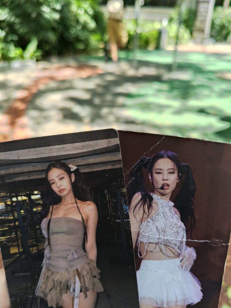 ahyeononly's tweet photo. im at the mall with my niece rn and she made friends with a little girl who gave her these jennie pc ^^ https://t.co/2zx518tGcT
