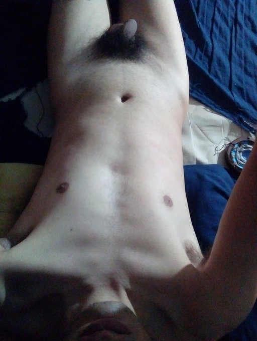 Con &eacute;ste calor dorm&iacute; as&iacute; s&iacute; es c&oacute;modo https://t.co/GgHRjAf7ho