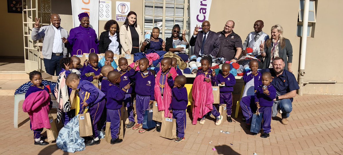 jacarandafm's tweet photo. What an amazing morning kicking off this year’s #WarmFees tour with @MartinBester and the Round Table and assisting the children and staff of the New Jerusalem Children’s Home.
Read more here: https://t.co/rumpYKsuVo
#GoodMorningAngels #BreakfastWithMartinBester https://t.co/twOsguvCzE
