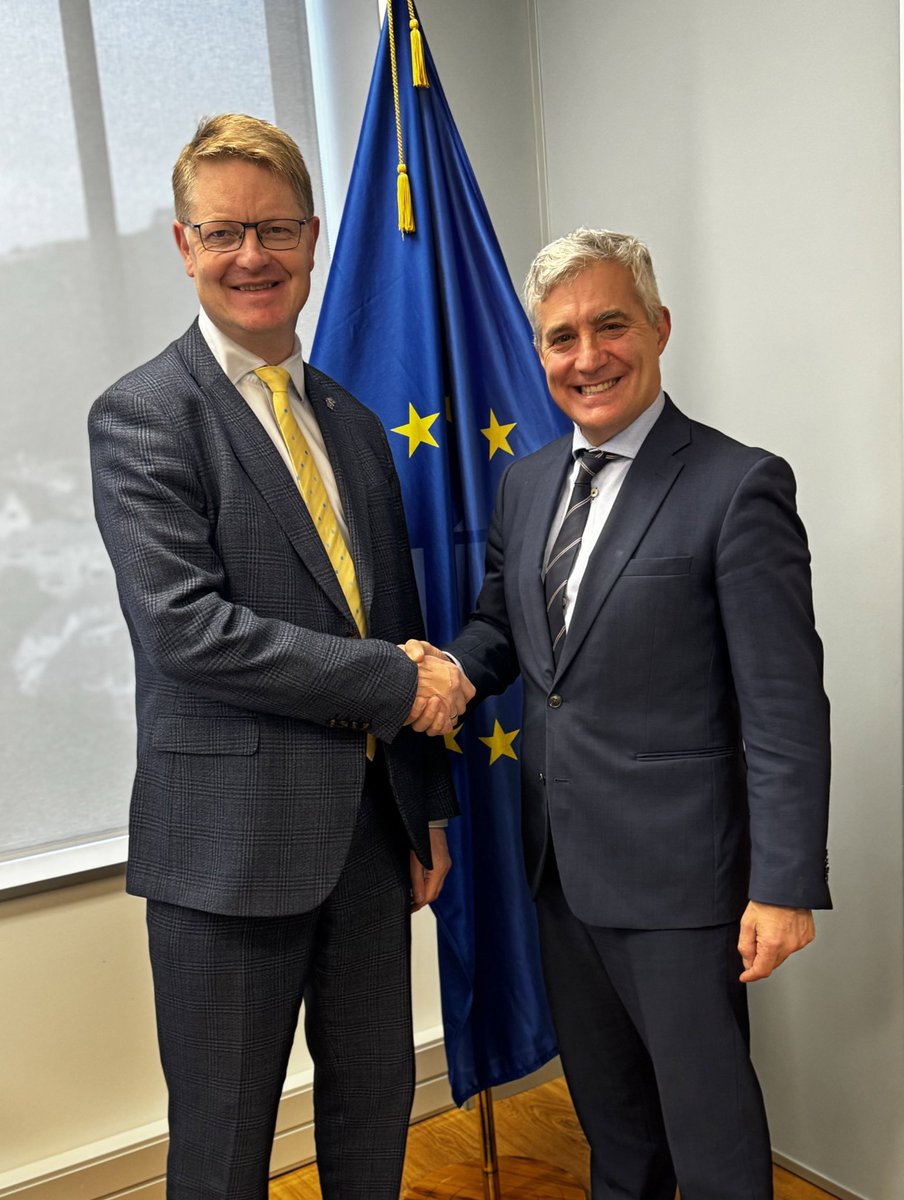 Great discussion with @leongrice- Chair @AntarcticaNZ Appreciate NZ insights on #Antarctica as EU-NZ cooperate in #HorizonEurope & #CCAMLR 🇦🇶🐟🐧 🇪🇺🤝🇳🇿
