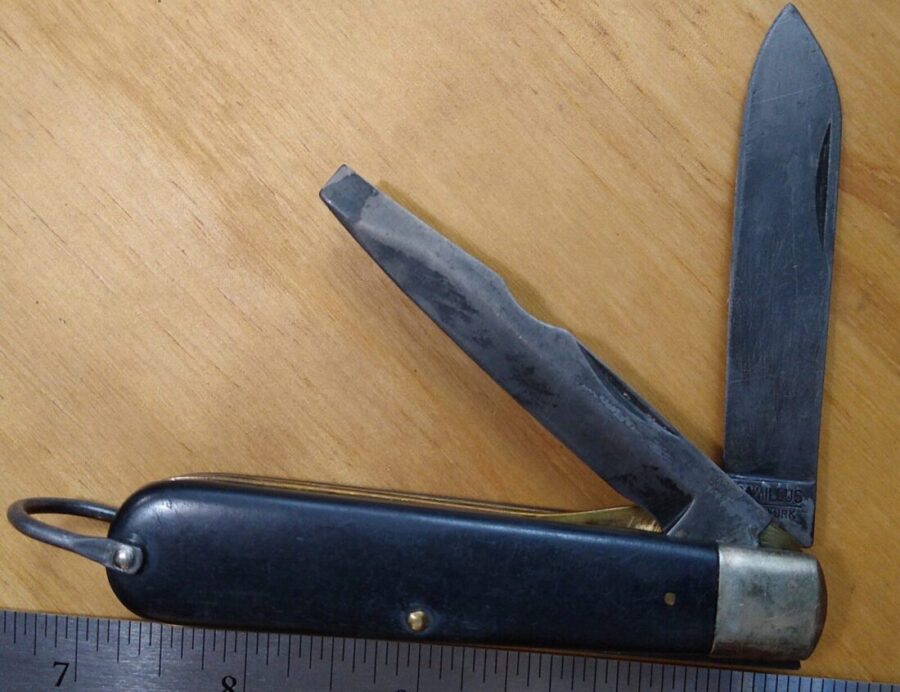 Vintage Camillus Two Blade Electrician's Knife with with Liner-lock and Bail[Used - Near Mint Cond.]

  ~ Price: $27.49 ~ 

 nostalgiaknives.com/home/shop/vint… 
#knives #knifelife #everydaycarry #pocketknife #knivesforsale 
#knifecollector #camillusknives