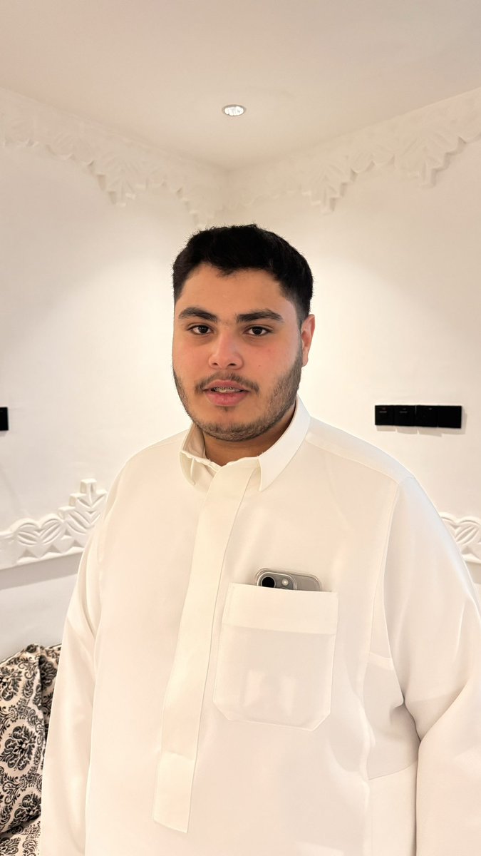 ALKHOFY's tweet photo. الأحد 11 ذو القعدة (19 مايو)

في زيارة أصول هذه الأسرة الكريمة إلى منزل الشيخة رند بنت عبدالقدير، (أم عادل)، بعد عشاء يوم الأحد 11 ذو القعدة، رأينا أكثر من تَهَلُّ��ِ الوجه والأريحية، والبشاشة، وحسن الاستقبال، رأينا أيضًا جمال المكان ونظافته وأناقته، رأينا تعدد أصناف الطعام ووفرته وجودته، رأينا الذوقيات في إعداد مائدة الطعام، رأينا الجَمَال في أبهى صُوَره وعَاطر رَائِحَتَه.

وزاد جمال هذه الزيارة، التقائنا بأبنائنا وفلذات أكبادنا، أولاد الشيخ فيصل بن سعد، ذكورًا وإناثًا، استمعنا إلى أخبارهم، ورأينا بعض مهاراتهم، فكان التحفيز اللفظي والمعنوي والمادي متوافرًا، واللقاء أسريًا دافئًا إيجابيًا، يحكي معنى الأسرة الواحدة، التي غرس بذرتها الوالد سعد بن عبداللطيف، والوالدة نوره بنت هذلول، رحمهما الله تعالى.

شارك في هذه الزيارة، عميد أسرة آل سعد، الشيخ عبداللطيف بن سعد، والشيخ الكريم محمد بن سعد، والشيخ أنور بن سعد، والشيخ عادل بن سعد، والشيخة سعاد بنت سعد، والشيخ فيصل بن سعد، والشيخ عبدالرحمن بن سعد، بحضور وتفاعل أبناء الشيخ فيصل حفظهم الله تعالى.

شكرًا للشيخة رند، وشكرًا لوالدتها الكريمة (أم عبدالقيوم)، جعله الله منزلاً عامرًا بذكره سبحانه، وحسن عبادته، وألَّفَ بين قلوبكم، وجمع شملكم، وصرَفَ عنكم كل سوء ومكروه، اللهم آمين.