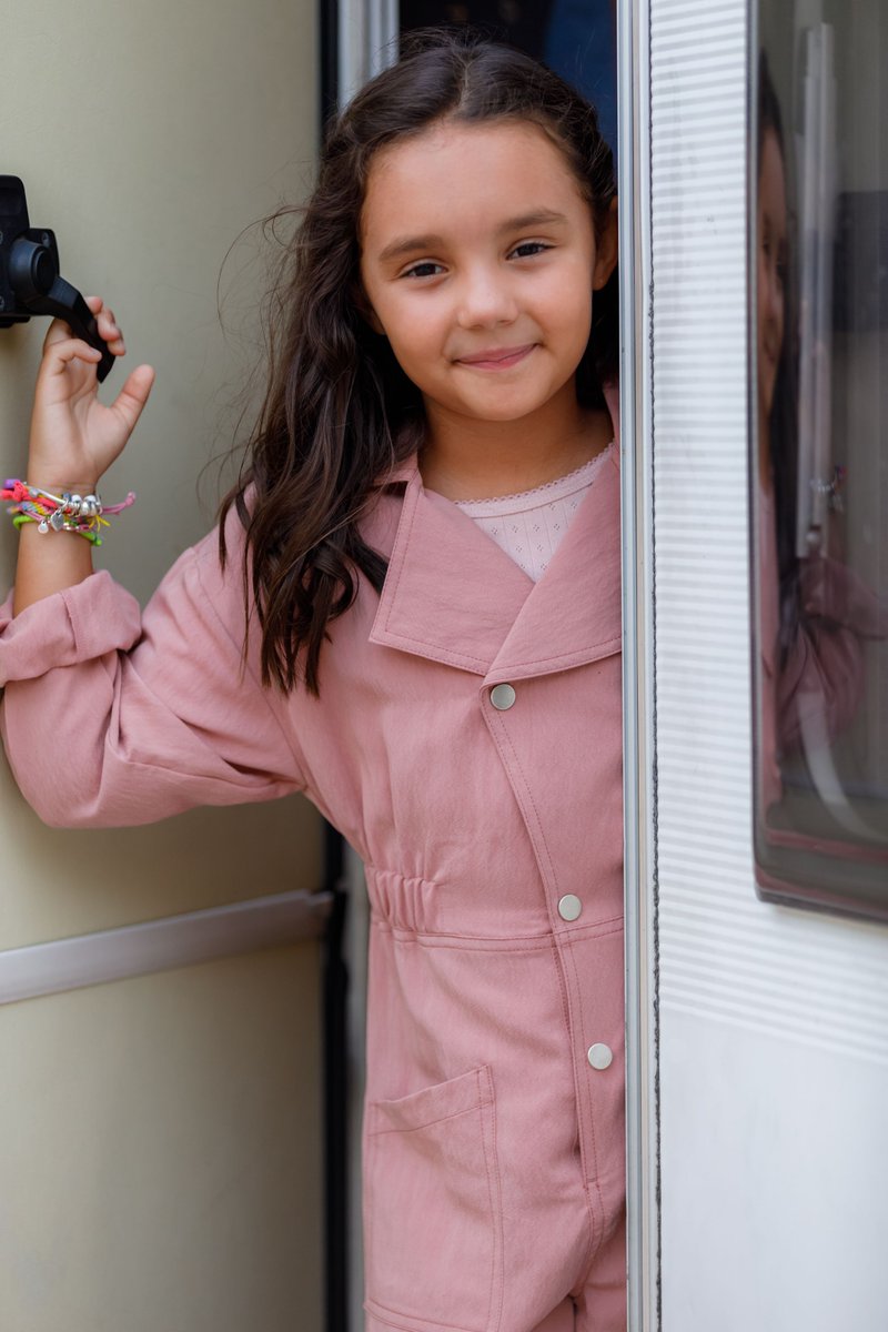 Congratulations to Eva for her outstanding achievement in starring in the film 'Tati Part Time' (Part-Time Dad), which has claimed the top spot on Netflix in Romania! 🎬🌟 #ProudtobeCSB #InspiringSchoolStories #SchoolTalent #TatiPartTime #Netflix #EmpoweringStudents 🎥🏆