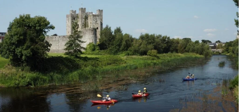 Only 20 minutes from Dublin and an hour from Belfast, the Boyne Valley is a really accessible place for a day trip and is full of historical and cultural gems such as Newgrange. 73 Top Tourist Attractions in Ireland lovetovisitireland.com/73-top-tourist…