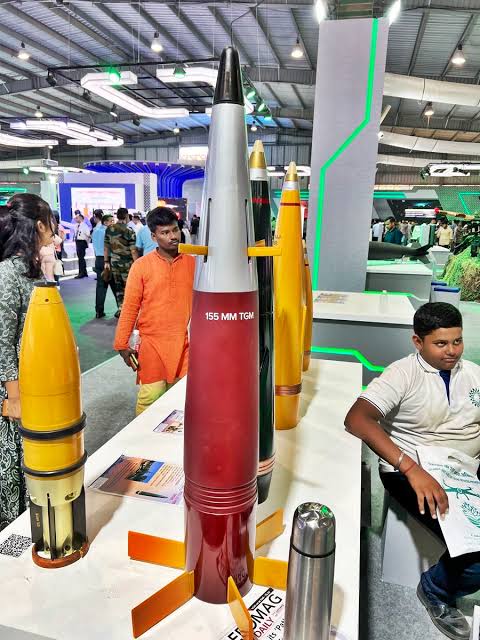 Czech Republic, European Nation has ordered 50,000 125mm HE tank round & 80,000 120mm HE Mortar Rounds from India Munition India Ltd last Year leaked documents show 🇮🇳🇨🇿

Most probably all for #Ukraine 🇺🇦