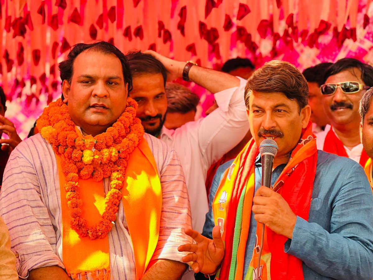ManojTiwariMP's tweet photo. आज हमारे लोकसभा  के बुराड़ी में आम आदमी पार्टी के 65 महत्वपूर्ण कार्यकर्ताओं ने #भाजपा जॉइन किया @BJP4Delhi @PavanRanaRSS @Virend_Sachdeva 

#ModiKaParivar
#PhirEkBaarModiSarkaar https://t.co/ZRTVGnmedM