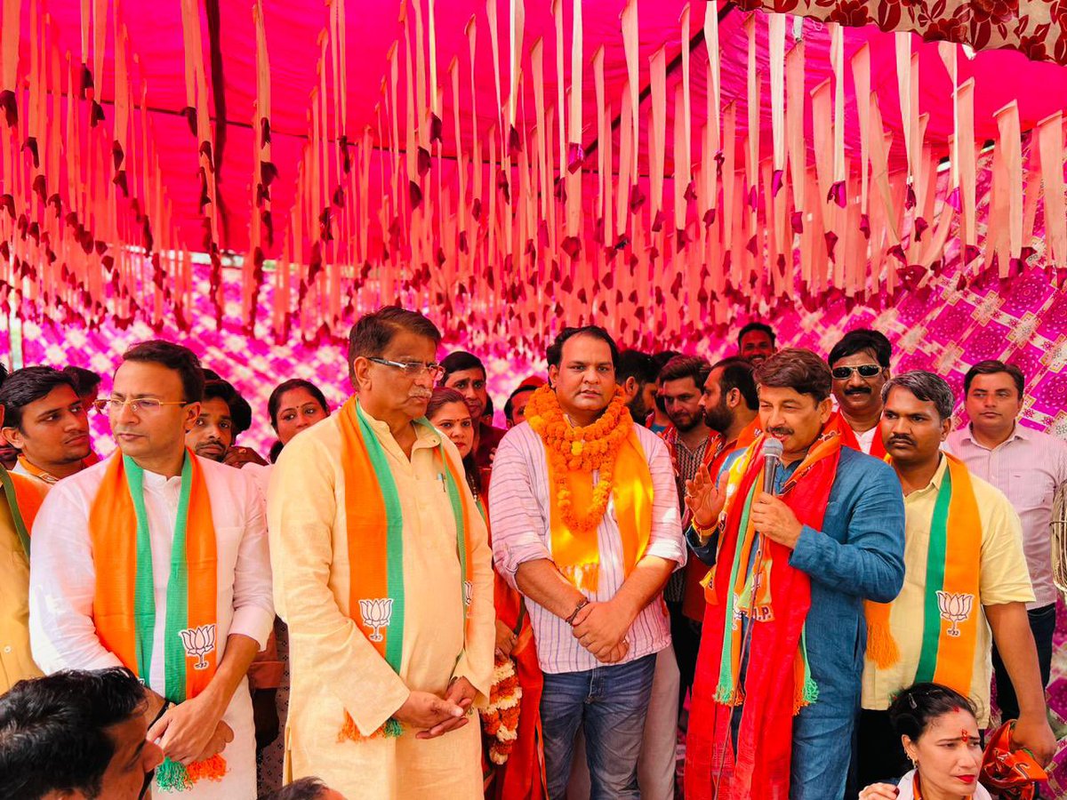 ManojTiwariMP's tweet photo. आज हमारे लोकसभा  के बुराड़ी में आम आदमी पार्टी के 65 महत्वपूर्ण कार्यकर्ताओं ने #भाजपा जॉइन किया @BJP4Delhi @PavanRanaRSS @Virend_Sachdeva 

#ModiKaParivar
#PhirEkBaarModiSarkaar https://t.co/ZRTVGnmedM