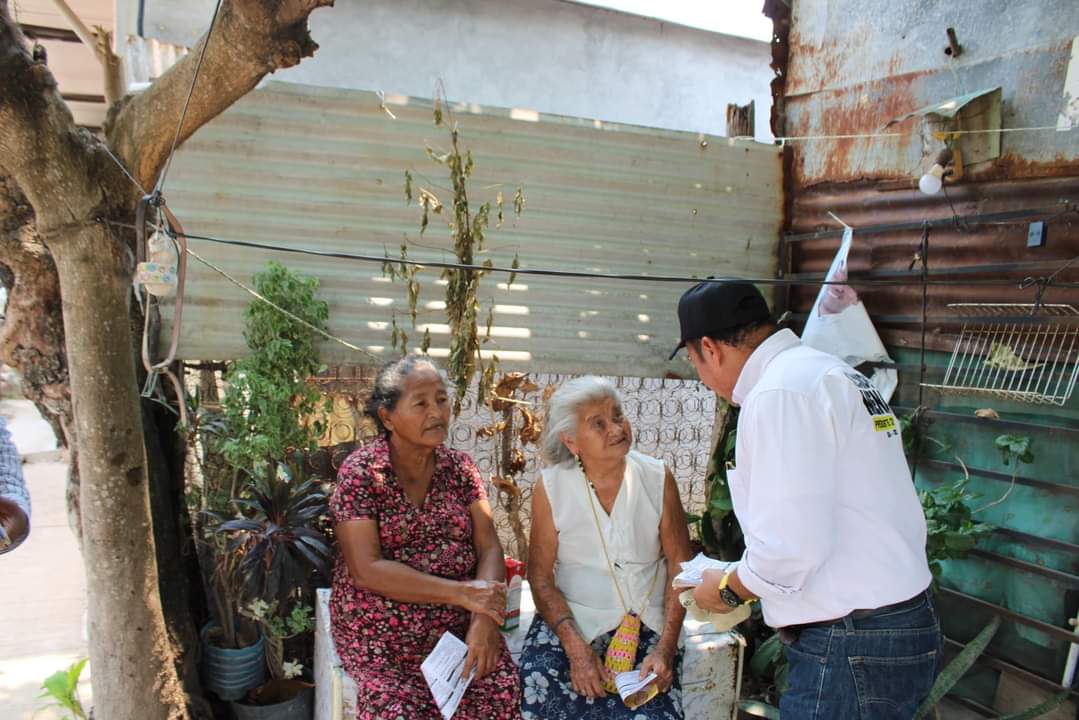 Muchos vecinos, de la Col. Pancho Villa, quieren un cambio de gobierno municipal; porque los que ya gobernaron, dieron malos resultados. La situación de abandono en la que se encuentran es más que evidente. No quieren más de lo mismo. 

Por eso este 2 de junio, vota por el PRD.