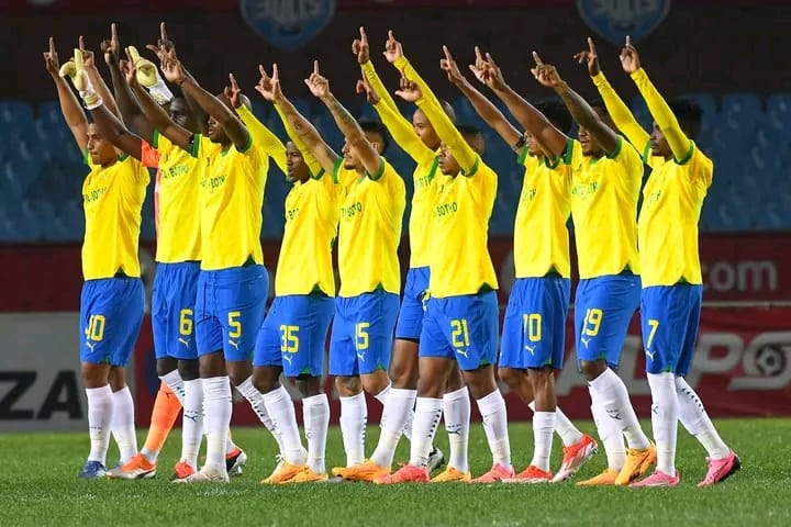 hjmaluks's tweet photo. Phakamis' u7! 

This weekend we Lift our 7th consecutive league title at Loftus! 
Make sure you get your Tickets now to join the celebration of our Record-Breaking Season in Style bcos we are Sundowns Always and Forever Asijiki #InvincibleSeason #DstvPrem Champs https://t.co/KvHS84Gzlp
