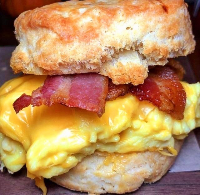 Bacon 🥓 and Cheese 🧀 Eggs Biscuit homecookingvsfastfood.com #homecooking #food #recipes #foodpic #foodie #foodlover #cooking #hungry #goodfood #foodpoll #yummy #homecookingvsfastfood #food #fastfood #foodie #yum