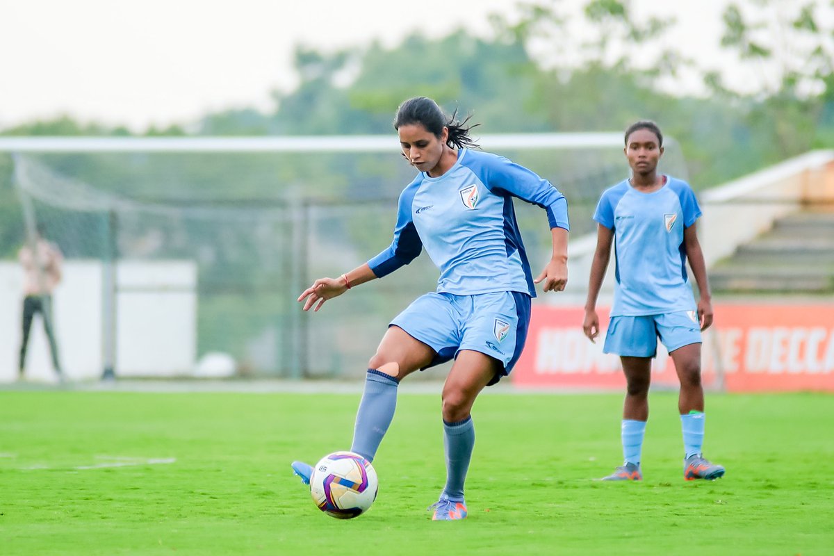 Dedication knows no limits. 💪🇮🇳 The Indian senior women's team are currently practicing at Deccan Arena, @sreenidideccan #IndianFootball ⚽️