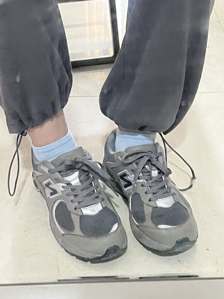 c74871's tweet photo. 🔥跑完步的袜子还带着热气！
☘️蓝色运动袜能否勾起你的性欲？
快用嘴巴给我脱下来，咬在嘴里，好好品尝~
👑上条推特抽奖还未结束，点赞这条推特中奖率提升哦，周天下午准时开奖！ https://t.co/lMDhzpfmGU