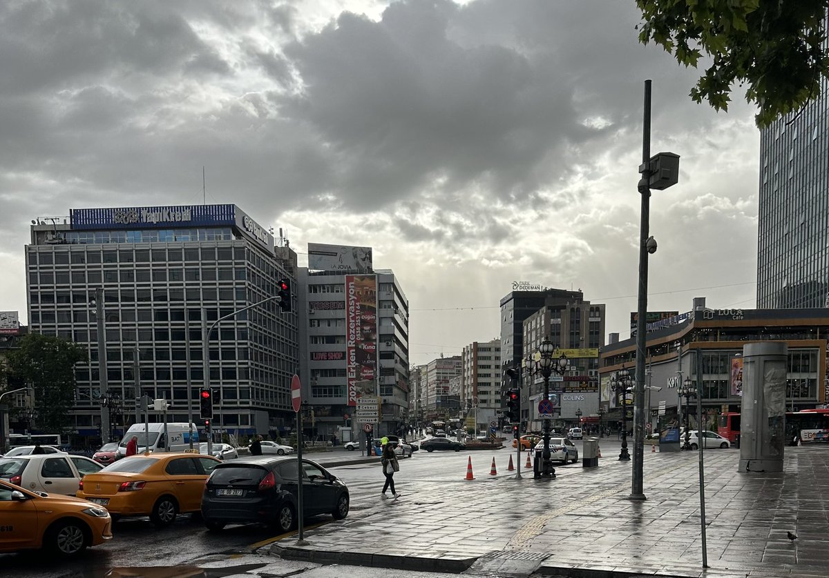 Kapalı, gri, kasvetli bir Ankara sabahından günaydın..