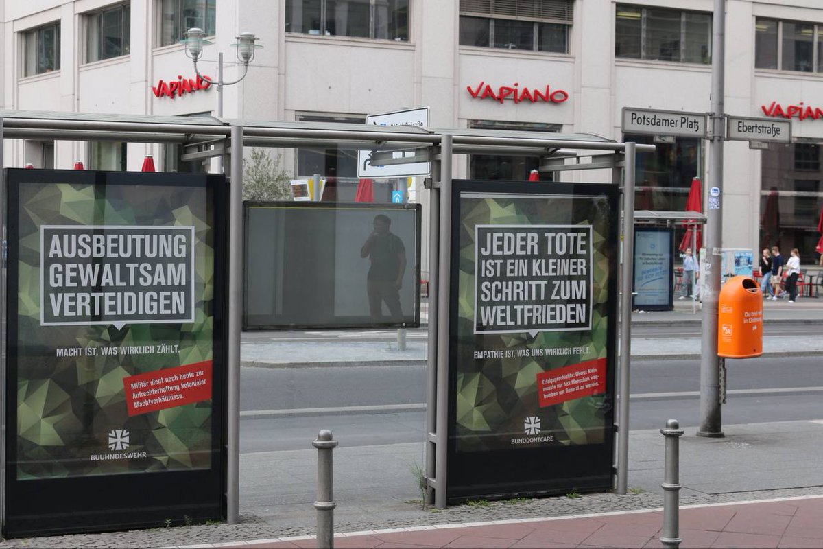 JohannesKirnbe1's tweet image. Geniale Plakataktion in Berlin gegen die Kriegstreiber in der Regierung.
Gefunden im Kanal von Markus Haintz.
#stopwar
#noweapons
#stopkriegstreiber