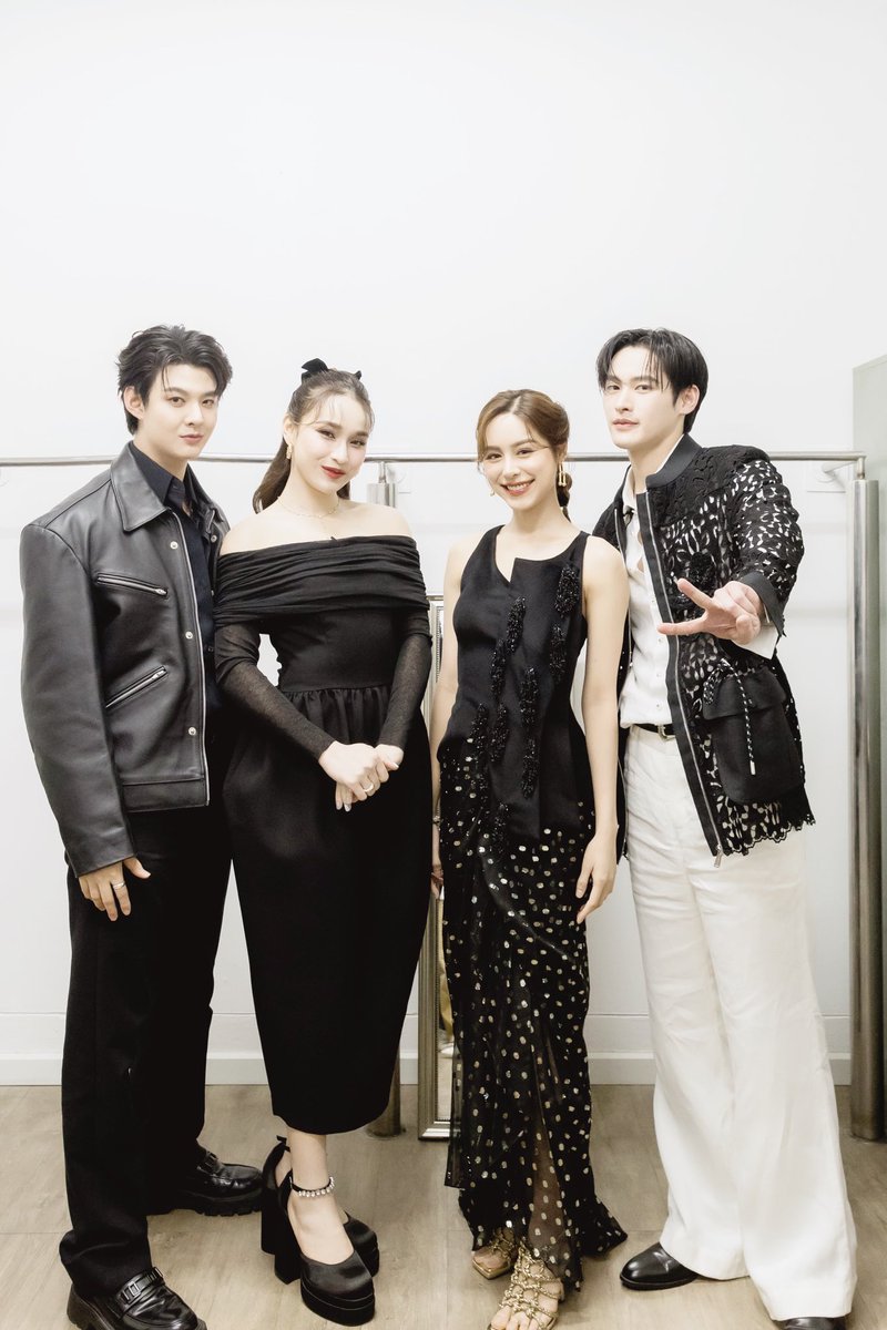 คุณภูมิและญาติพี่น้อง @vanillinstudio @tiffanyandco 

#Saint_sup #MingEr #ดวงใจเทวพรหม #พรชีวัน