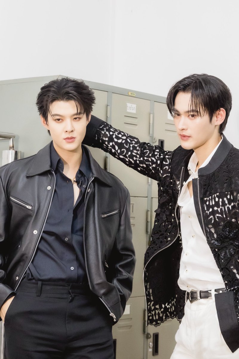 Saint_sup's tweet photo. คุณภูมิและญาติพี่น้อง @vanillinstudio @tiffanyandco 

#Saint_sup #MingEr #ดวงใจเทวพรหม #พรชีวัน https://t.co/luODD5oJ6P