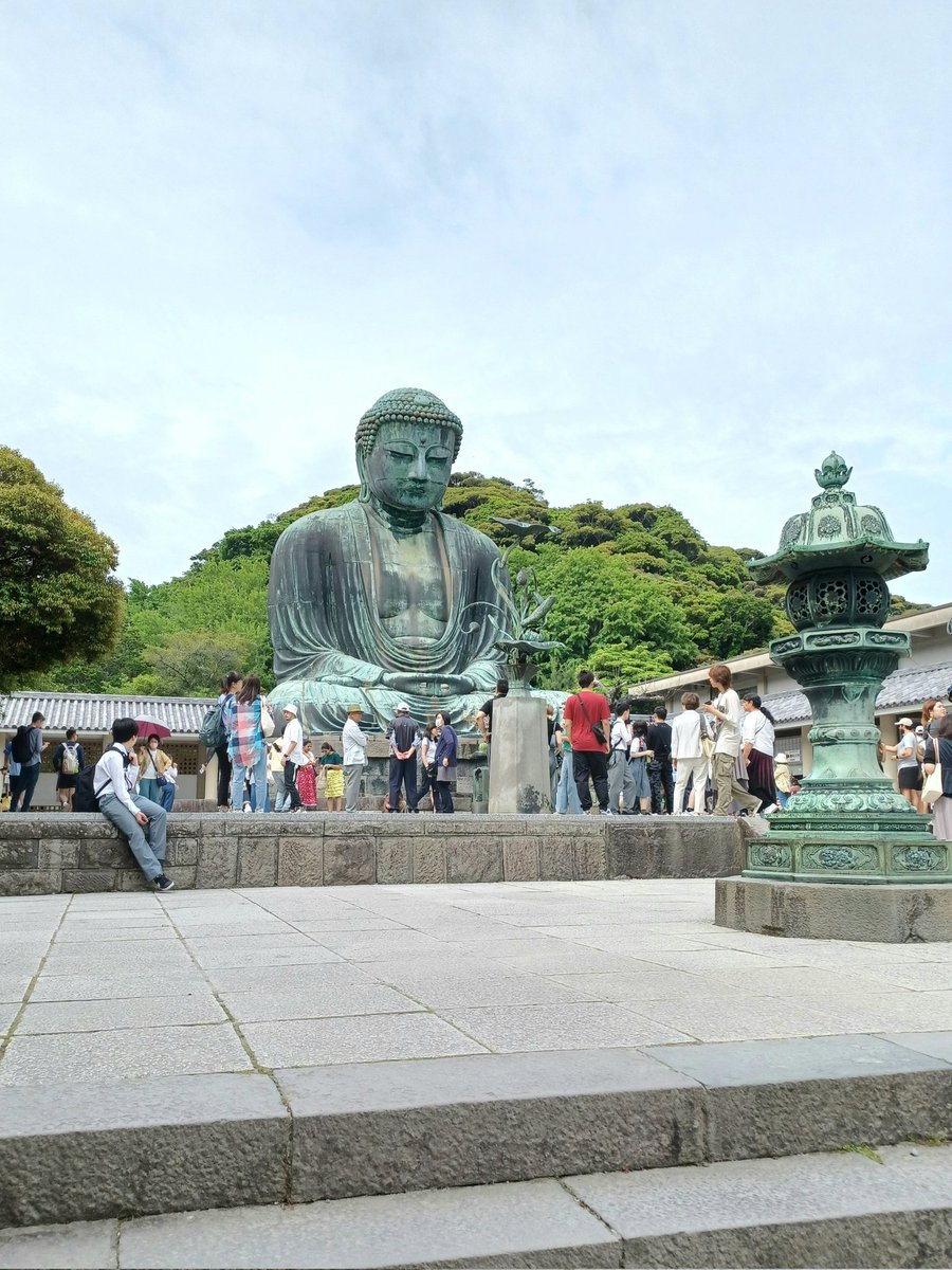 いざ鎌倉。大仏さんとセルフィーを撮る人の海。