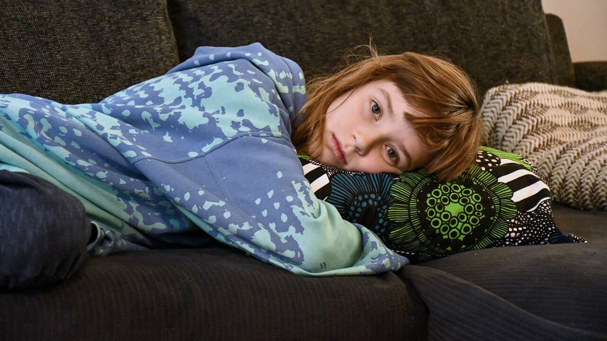 “Ik wil buiten rennen, springen en klimmen. Maar dat kan hier niet. Waarom is hier helemaal niks, mama?” Stella worstelt hiermee. Er zijn 400.000 kinderen zoals zij. Lees het hele verhaal jantjebeton.nl/verhalen/stella