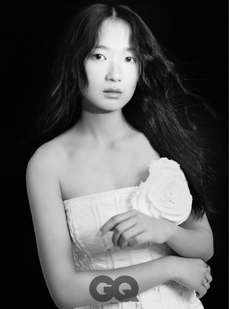 ACOM__official's tweet photo. 김혜윤 | GQ

GQ와 함께 한 김혜윤 배우의 화보를 공개합니다💕

숨겨지지 않는 김혜윤의 맑은 눈빛을 <지큐> 6월 호에서 만나보세요✨

#김혜윤 #KimHyeYoon
#지큐 #GQ
#아티스트컴퍼니 #ArtistCompany https://t.co/2juKLqpjpX