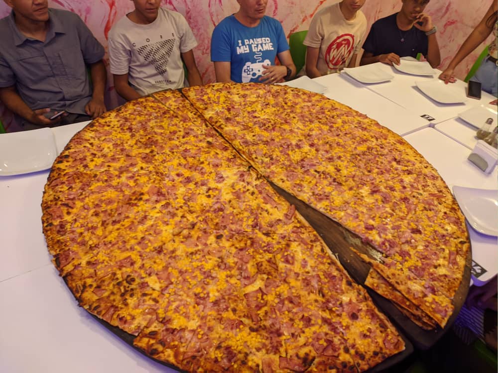 John24White's tweet photo. @CoinExSpanish Una maravillosa delicia de 1.5Mts  made in 🇻🇪😍
#CoinEx #CoinExPizza https://t.co/zO1mXXeAzG
