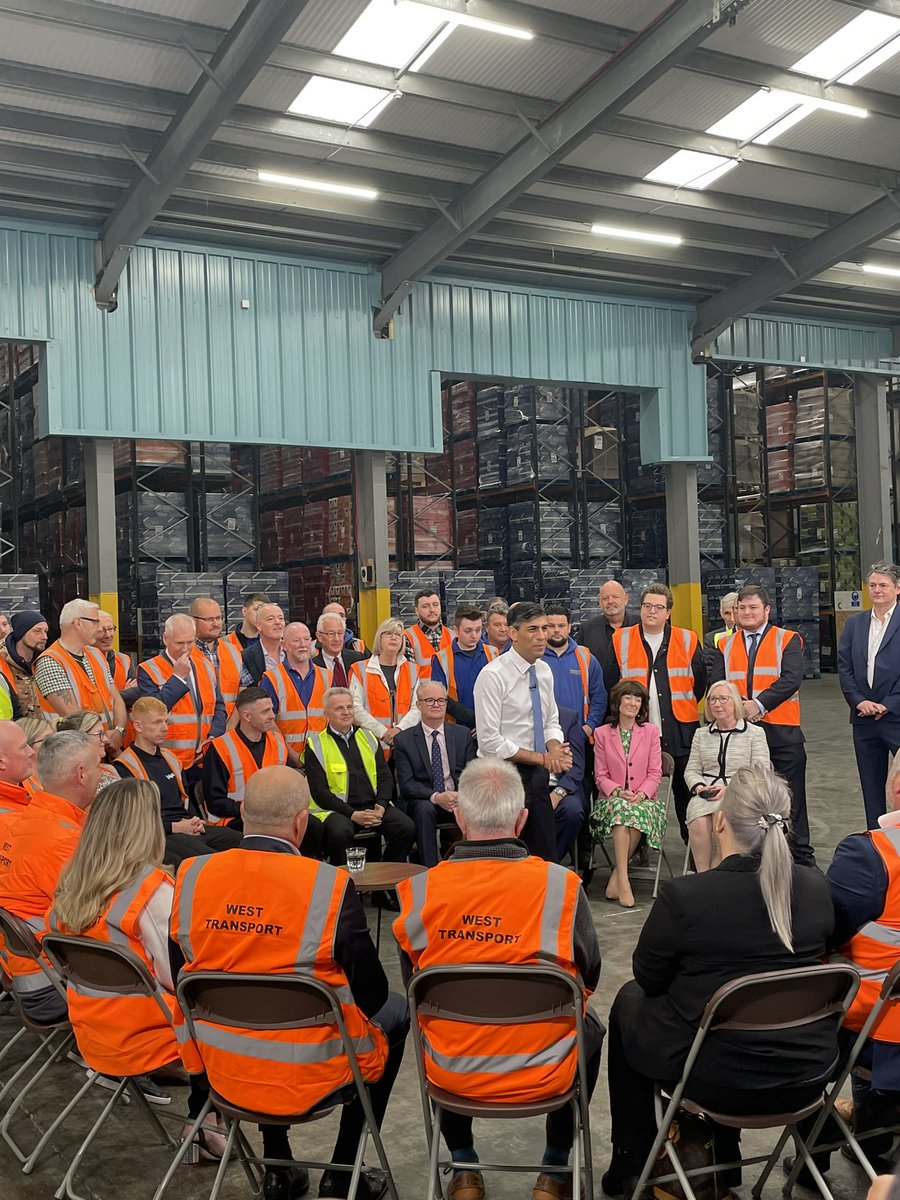 First stop on the Sunak election campaign in Derbyshire He’s on a whistle stop tour around UK One of the advantages of being PM is you know the date before everyone else, so you can plan to hit the ground running bbc.co.uk/news/live/uk-p…